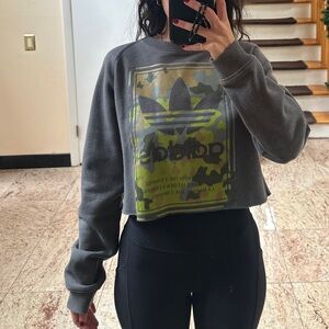 Adidas came logo fleece crop sweatshirt, excellent condition, size medium